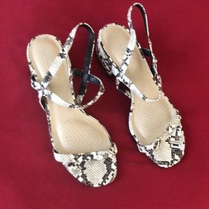 Kenneth Cole Maisie low block heels sandals women 9.5